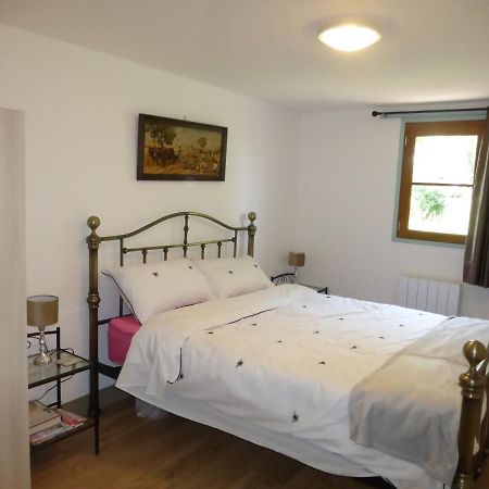 Bed and Breakfast Chez Kate Charroux  Экстерьер фото