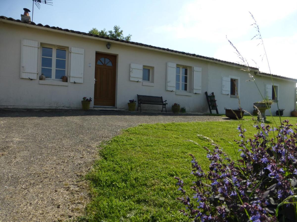 Bed and Breakfast Chez Kate Charroux  Экстерьер фото